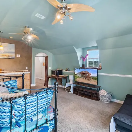 Hilltop Haven: Spacious 2BR Home with Jacuzzi, Scenic Views, and Pet-Friendly Acres Marble Falls Exterior photo