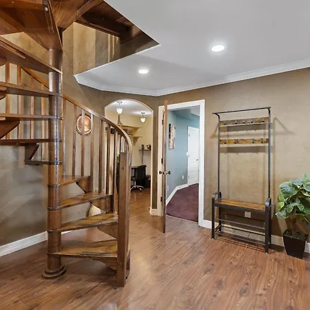 Hilltop Haven: Spacious 2BR Home with Jacuzzi, Scenic Views, and Pet-Friendly Acres Marble Falls Exterior photo