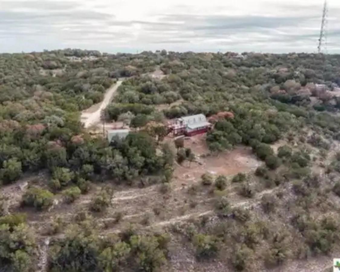 Hilltop Haven: Spacious 2br With Jacuzzi, Scenic Views, And Pet-friendly Acres Holiday home