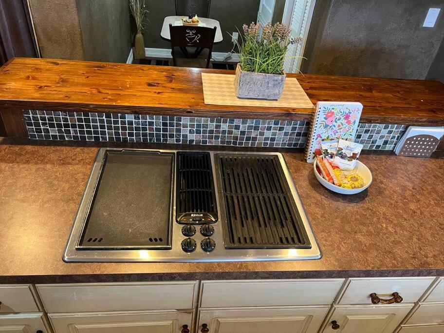 Holiday home Hilltop Haven: Spacious 2br With Jacuzzi, Scenic Views, And Pet-friendly Acres *