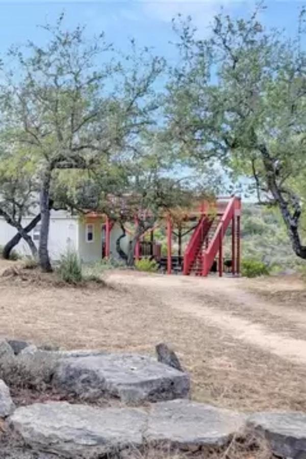 Hilltop Haven: Spacious 2br With Jacuzzi, Scenic Views, And Pet-friendly Acres *