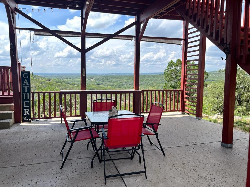 Hilltop Haven: Spacious 2br With Jacuzzi, Scenic Views, And Pet-friendly Acres Holiday home *