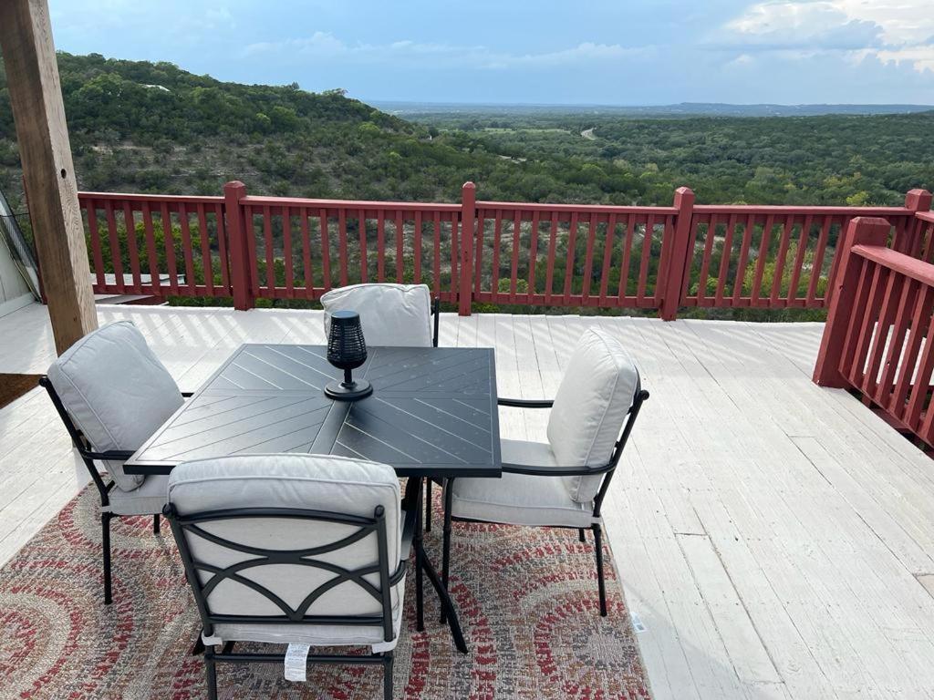 Hilltop Haven: Spacious 2br With Jacuzzi, Scenic Views, And Pet-friendly Acres * Marble Falls