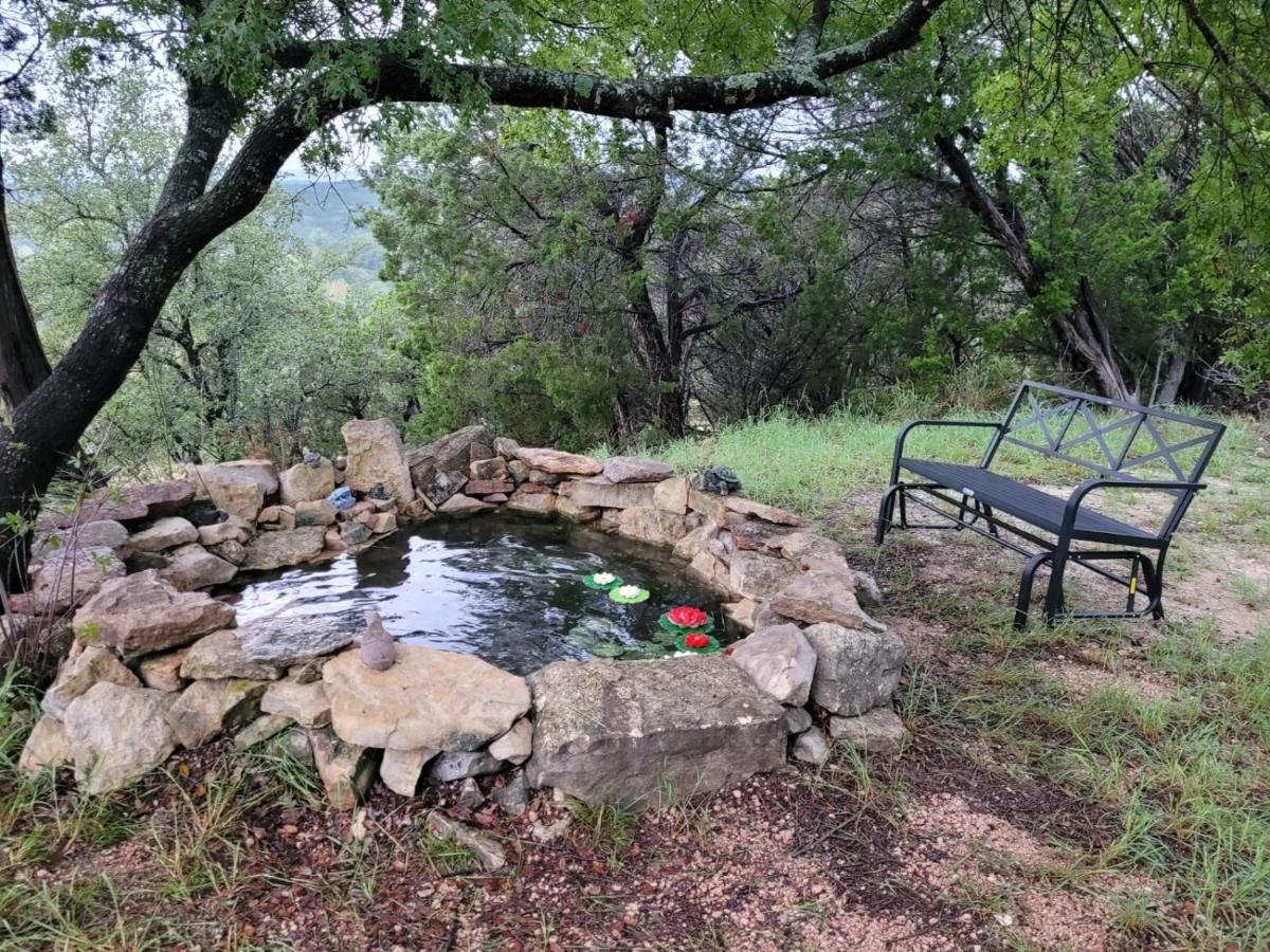 Hilltop Haven: Spacious 2br With Jacuzzi, Scenic Views, And Pet-friendly Acres Marble Falls