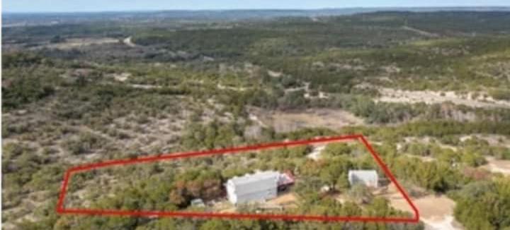 Holiday home Hilltop Haven: Spacious 2br With Jacuzzi, Scenic Views, And Pet-friendly Acres