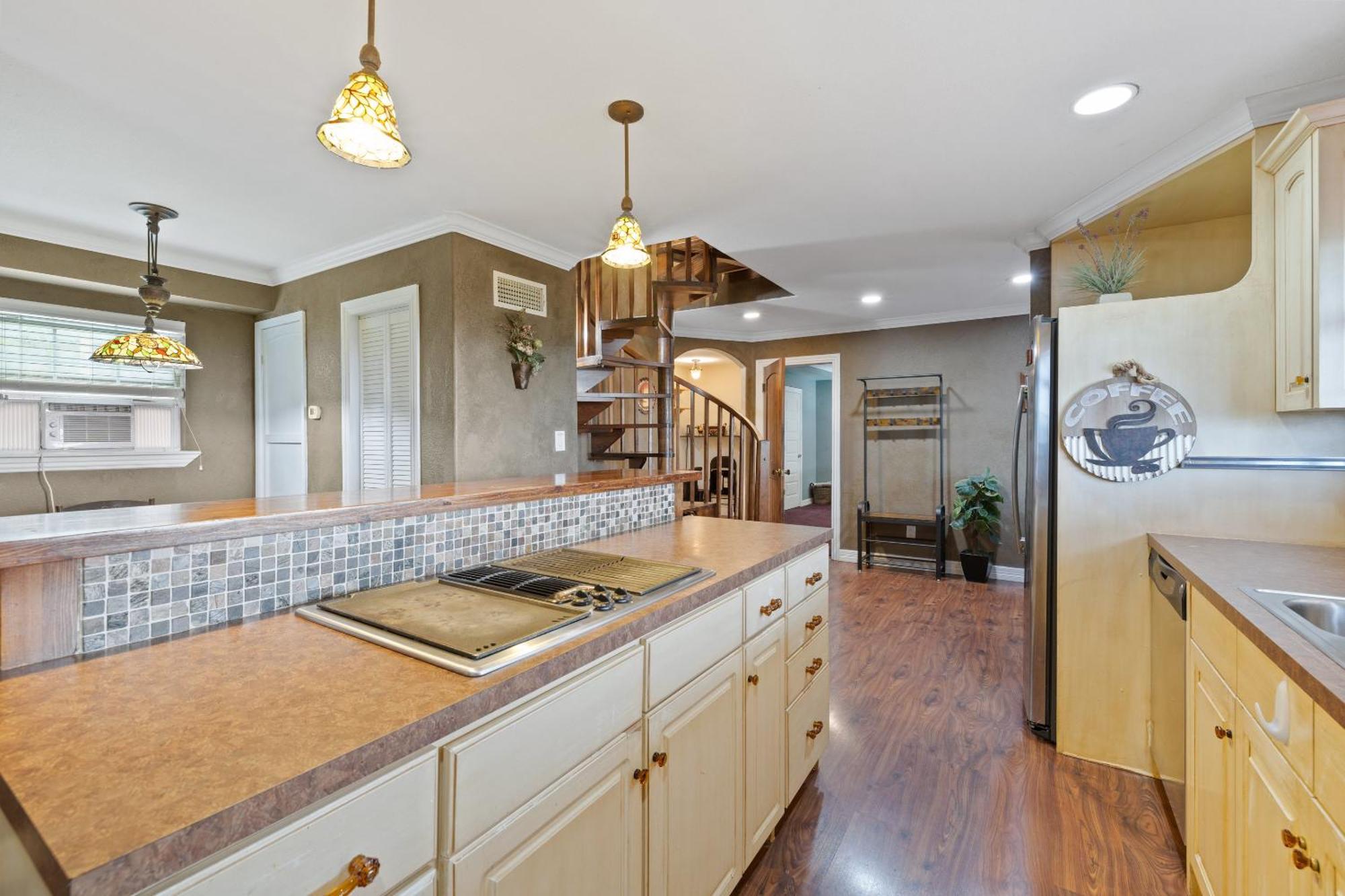 Holiday home Hilltop Haven: Spacious 2br With Jacuzzi, Scenic Views, And Pet-friendly Acres