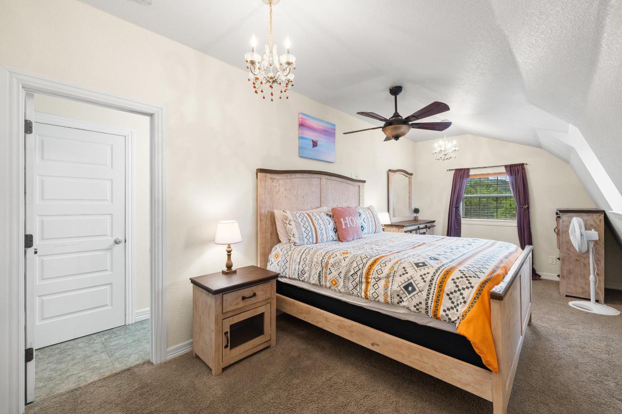 Hilltop Haven: Spacious 2br With Jacuzzi, Scenic Views, And Pet-friendly Acres Holiday home Marble Falls