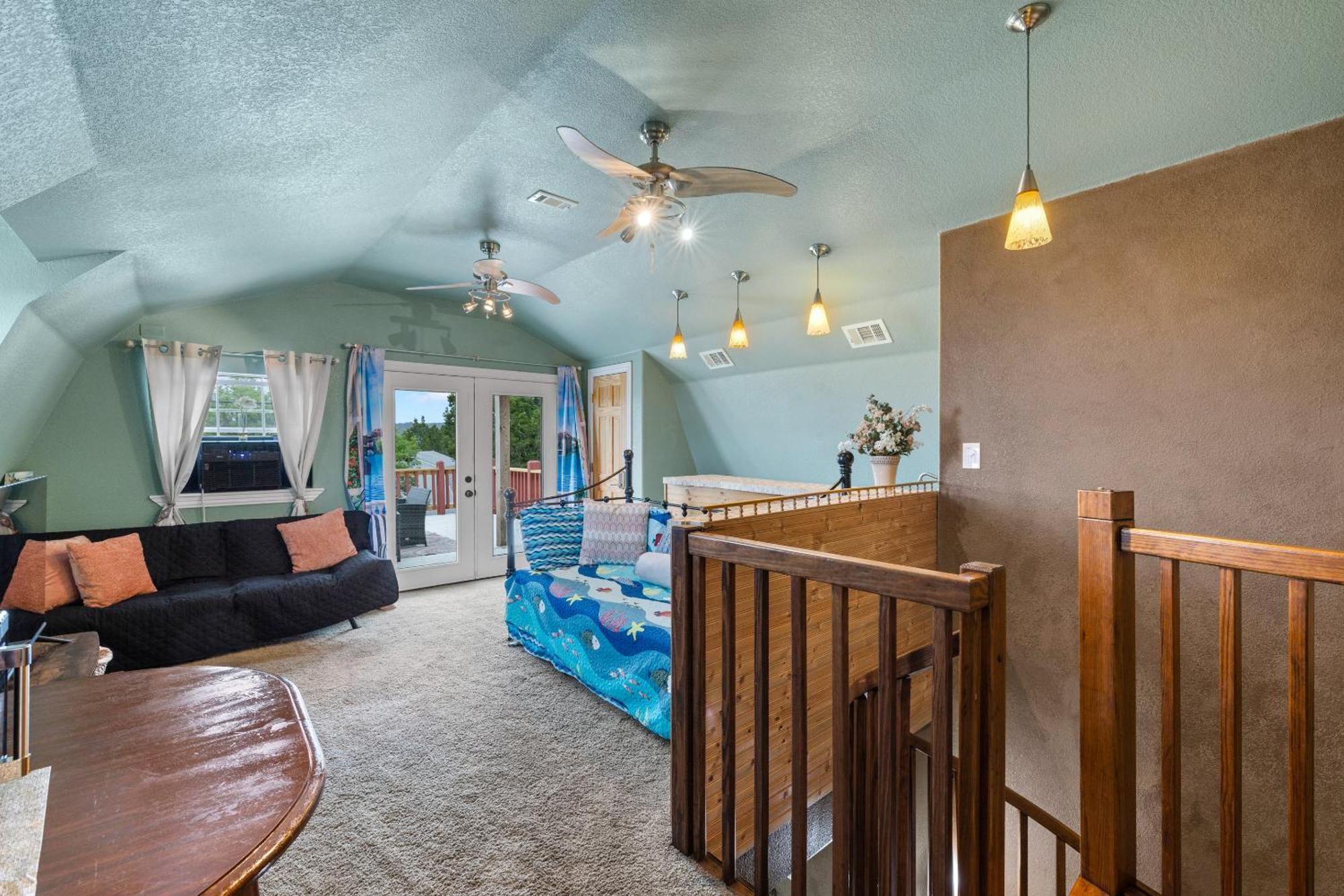 Hilltop Haven: Spacious 2br With Jacuzzi, Scenic Views, And Pet-friendly Acres Holiday home *