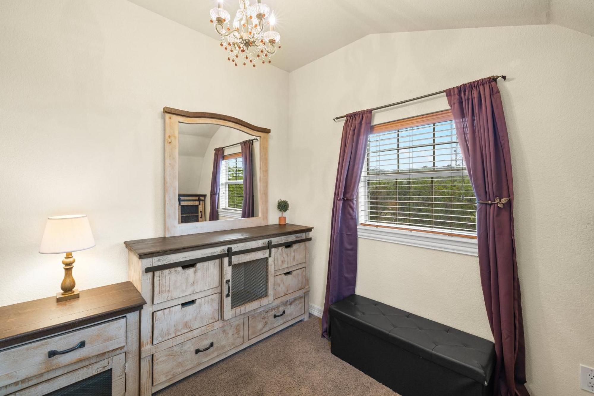 Holiday home Hilltop Haven: Spacious 2br With Jacuzzi, Scenic Views, And Pet-friendly Acres