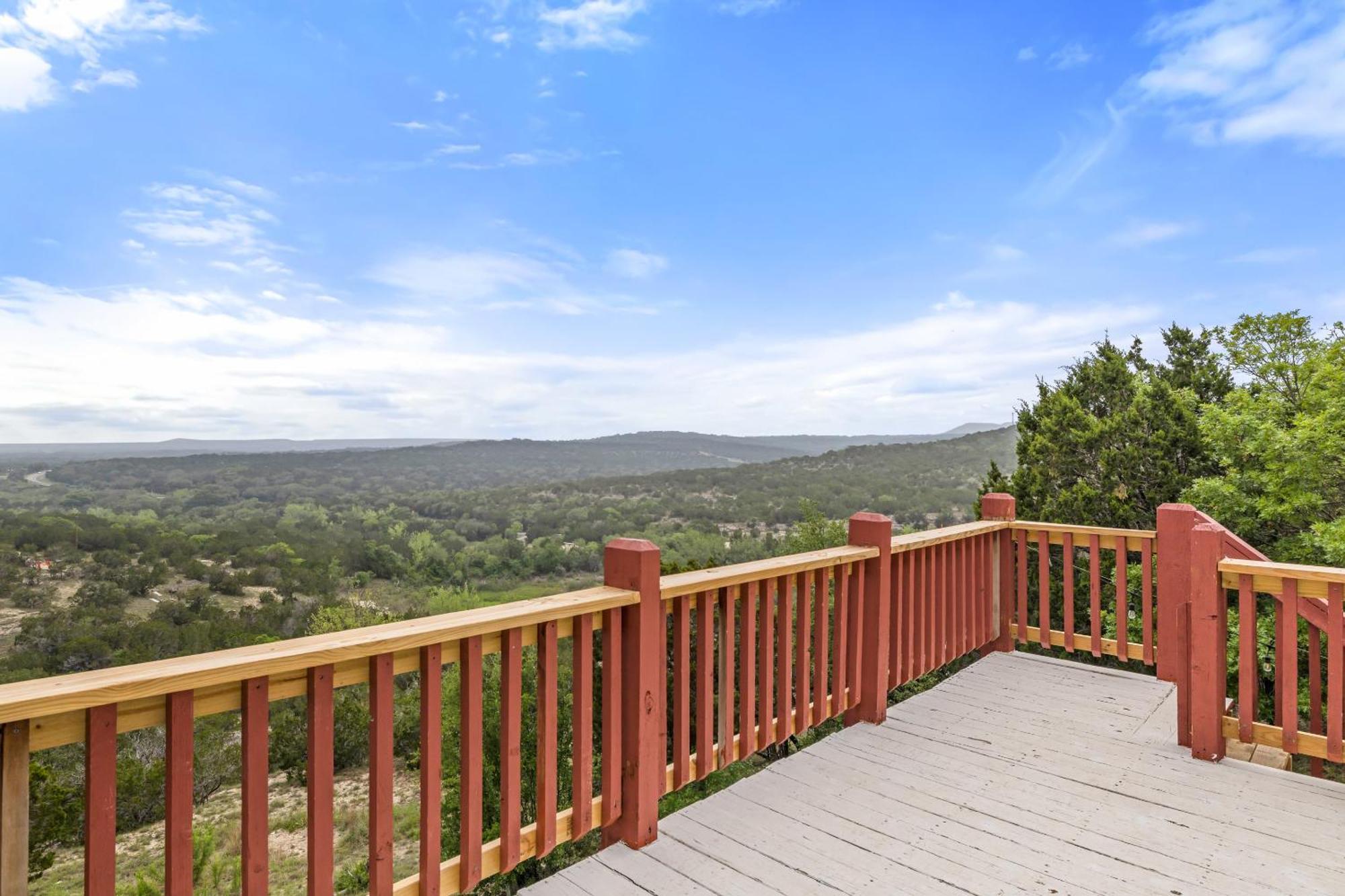 Hilltop Haven: Spacious 2br With Jacuzzi, Scenic Views, And Pet-friendly Acres Holiday home Marble Falls